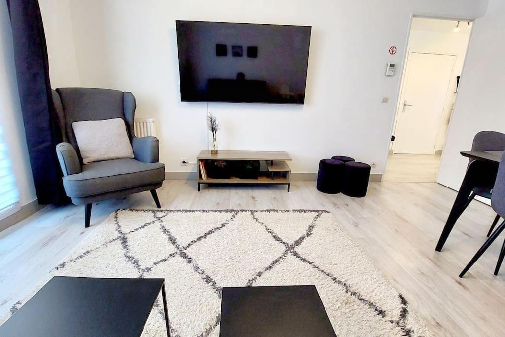 Cosy Home 2, 2 Chambres, 6 Personnes, 3 Min Gare, Parking Cergy Exterior foto